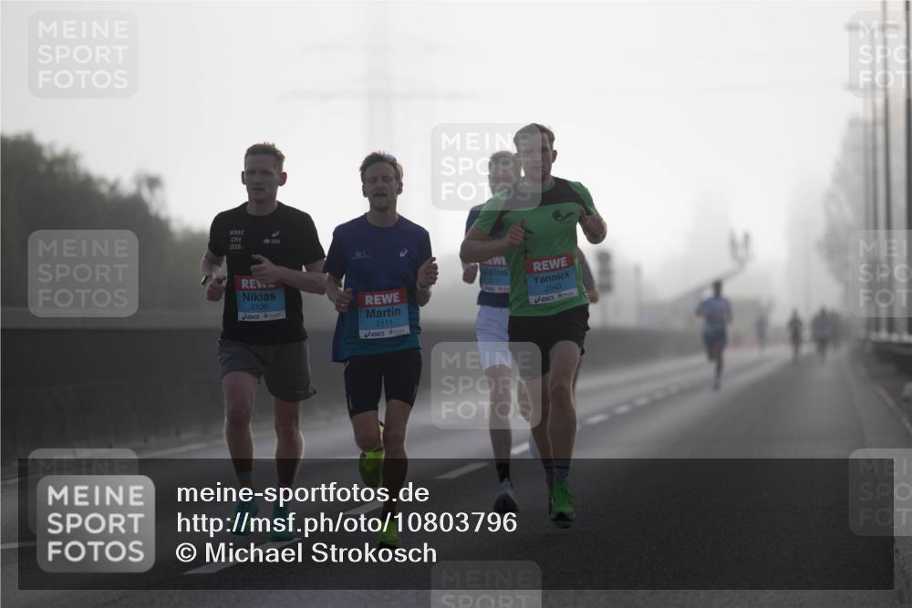 03.10.2026 - Köhlbrandbrückenlauf Michael Strokosch http://msf.ph/oto/10803796 03.10.2026 09:11:08 Position 3 2026, 2106, 2111, 2131, 2043 meine-sportfotos.de