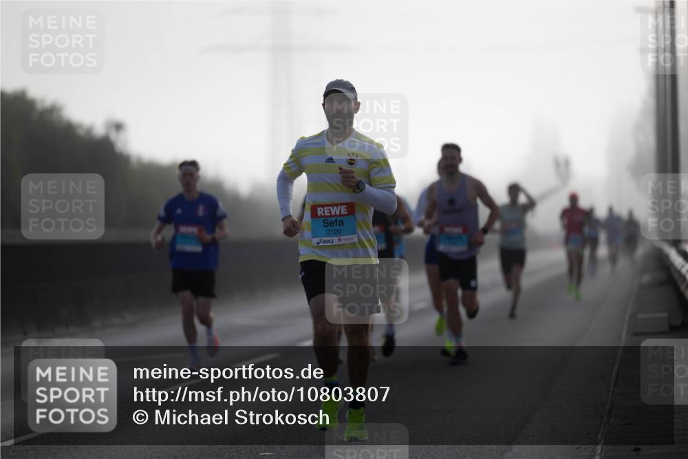 03.10.2026 - Köhlbrandbrückenlauf Michael Strokosch http://msf.ph/oto/10803807 03.10.2026 09:11:48 Position 3 2120 meine-sportfotos.de