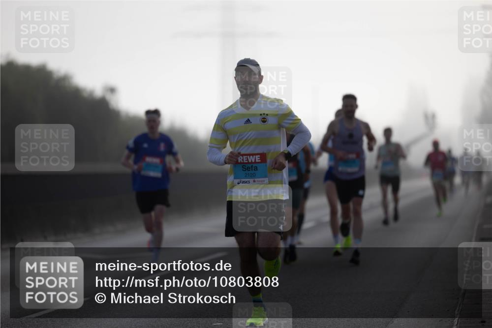 03.10.2026 - Köhlbrandbrückenlauf Michael Strokosch http://msf.ph/oto/10803808 03.10.2026 09:11:49 Position 3 2120 meine-sportfotos.de