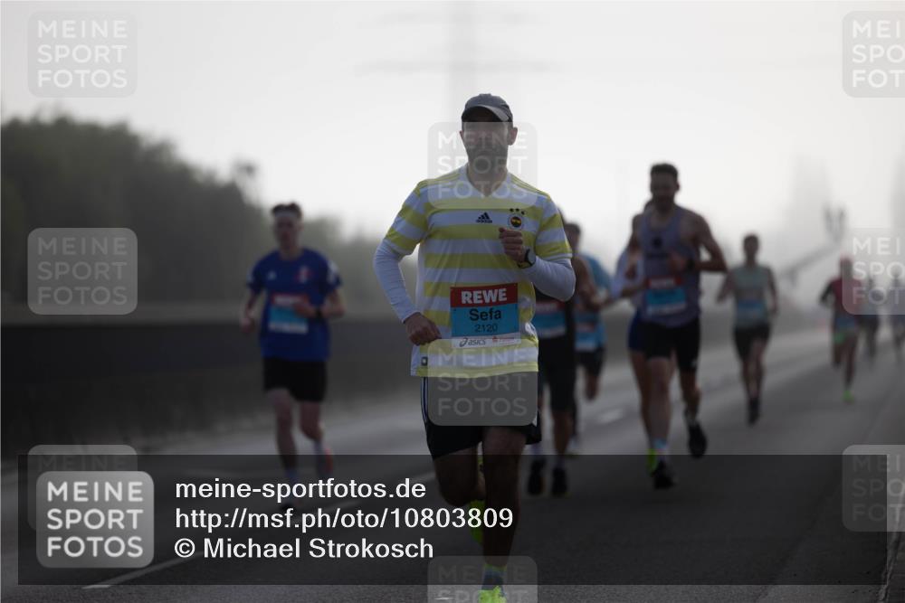 03.10.2026 - Köhlbrandbrückenlauf Michael Strokosch http://msf.ph/oto/10803809 03.10.2026 09:11:49 Position 3 2120 meine-sportfotos.de