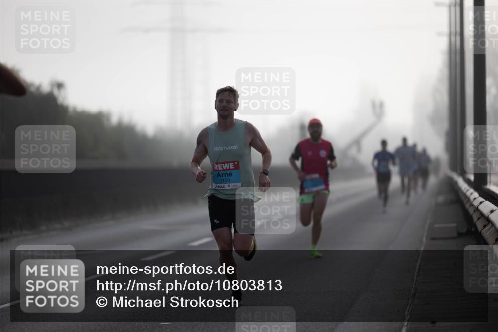03.10.2026 - Köhlbrandbrückenlauf Michael Strokosch http://msf.ph/oto/10803813 03.10.2026 09:11:55 Position 3 2109 meine-sportfotos.de
