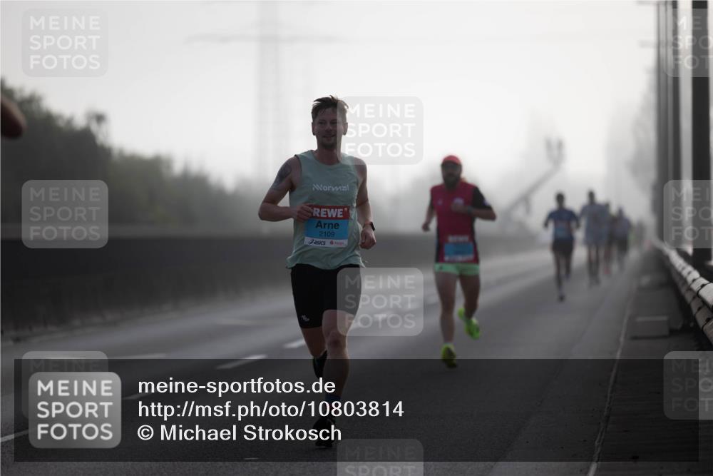 03.10.2026 - Köhlbrandbrückenlauf Michael Strokosch http://msf.ph/oto/10803814 03.10.2026 09:11:55 Position 3 2109 meine-sportfotos.de