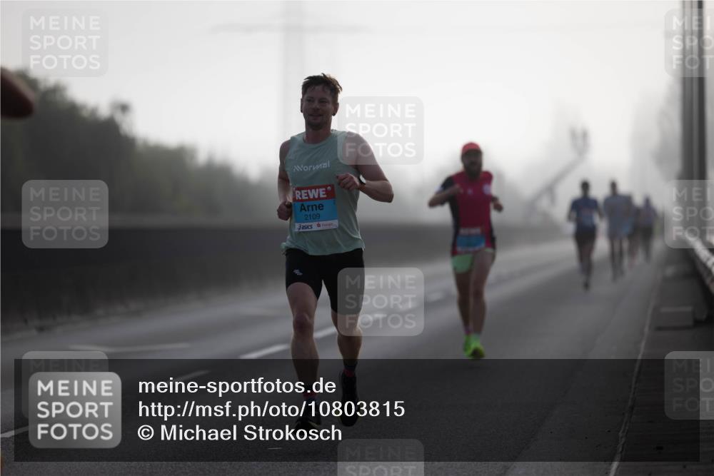03.10.2026 - Köhlbrandbrückenlauf Michael Strokosch http://msf.ph/oto/10803815 03.10.2026 09:11:55 Position 3 2109 meine-sportfotos.de