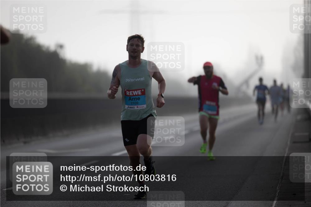 03.10.2026 - Köhlbrandbrückenlauf Michael Strokosch http://msf.ph/oto/10803816 03.10.2026 09:11:55 Position 3 2109 meine-sportfotos.de