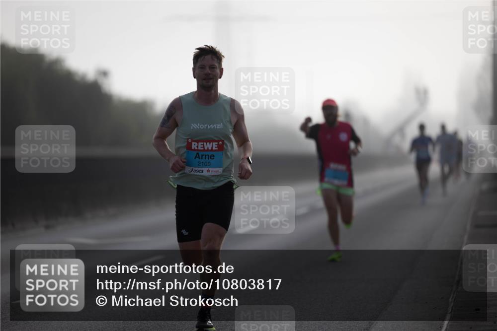 03.10.2026 - Köhlbrandbrückenlauf Michael Strokosch http://msf.ph/oto/10803817 03.10.2026 09:11:56 Position 3 2109 meine-sportfotos.de
