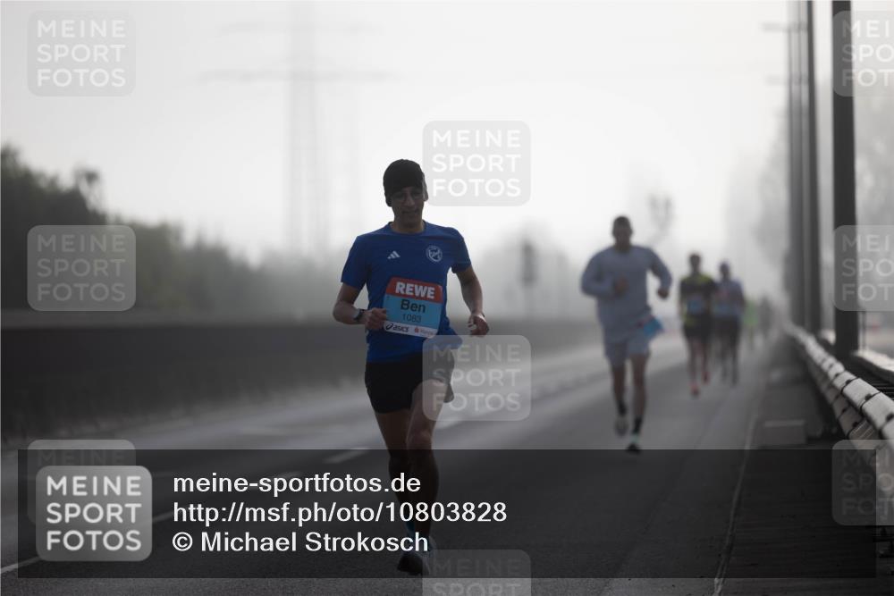 03.10.2026 - Köhlbrandbrückenlauf Michael Strokosch http://msf.ph/oto/10803828 03.10.2026 09:12:03 Position 3 1083 meine-sportfotos.de