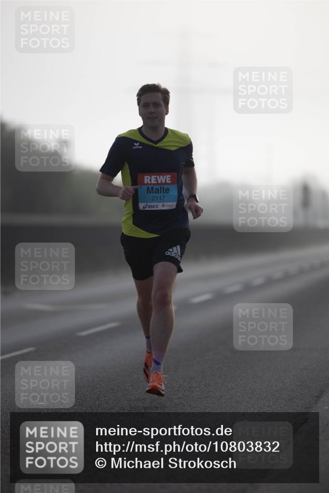 03.10.2026 - Köhlbrandbrückenlauf Michael Strokosch http://msf.ph/oto/10803832 03.10.2026 09:12:14 Position 3 2117 meine-sportfotos.de