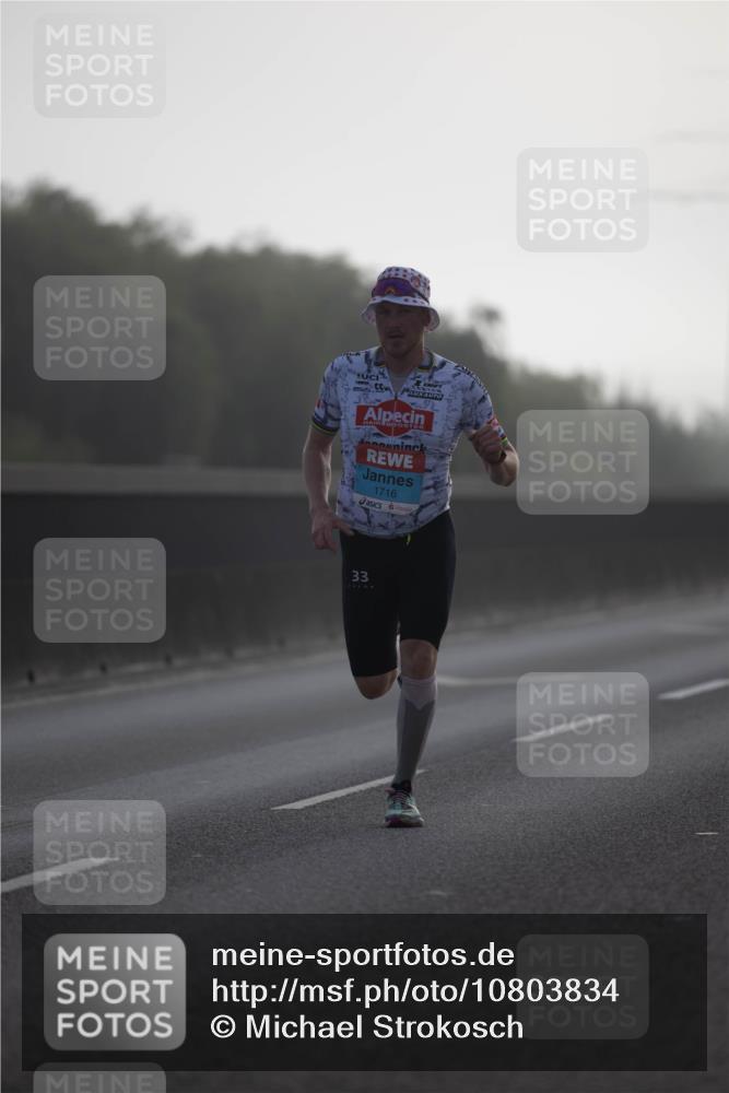 03.10.2026 - Köhlbrandbrückenlauf Michael Strokosch http://msf.ph/oto/10803834 03.10.2026 09:12:16 Position 3 1716, 33 meine-sportfotos.de