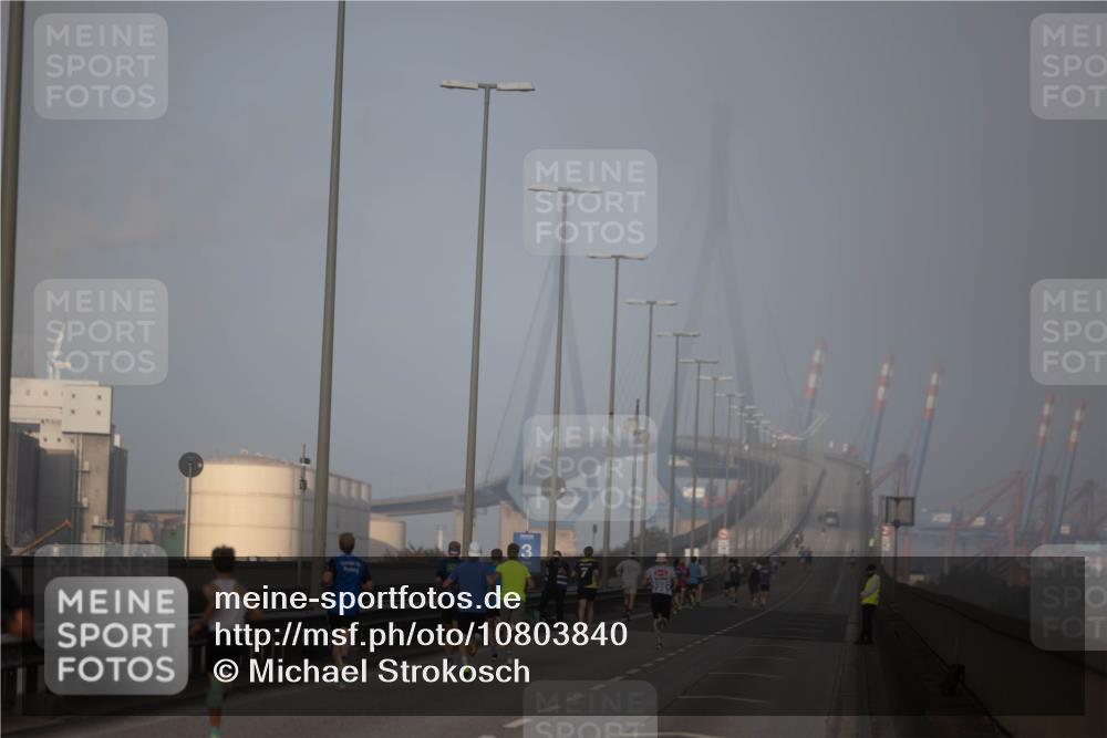 03.10.2026 - Köhlbrandbrückenlauf Michael Strokosch http://msf.ph/oto/10803840 03.10.2026 09:12:49 Position 3  meine-sportfotos.de