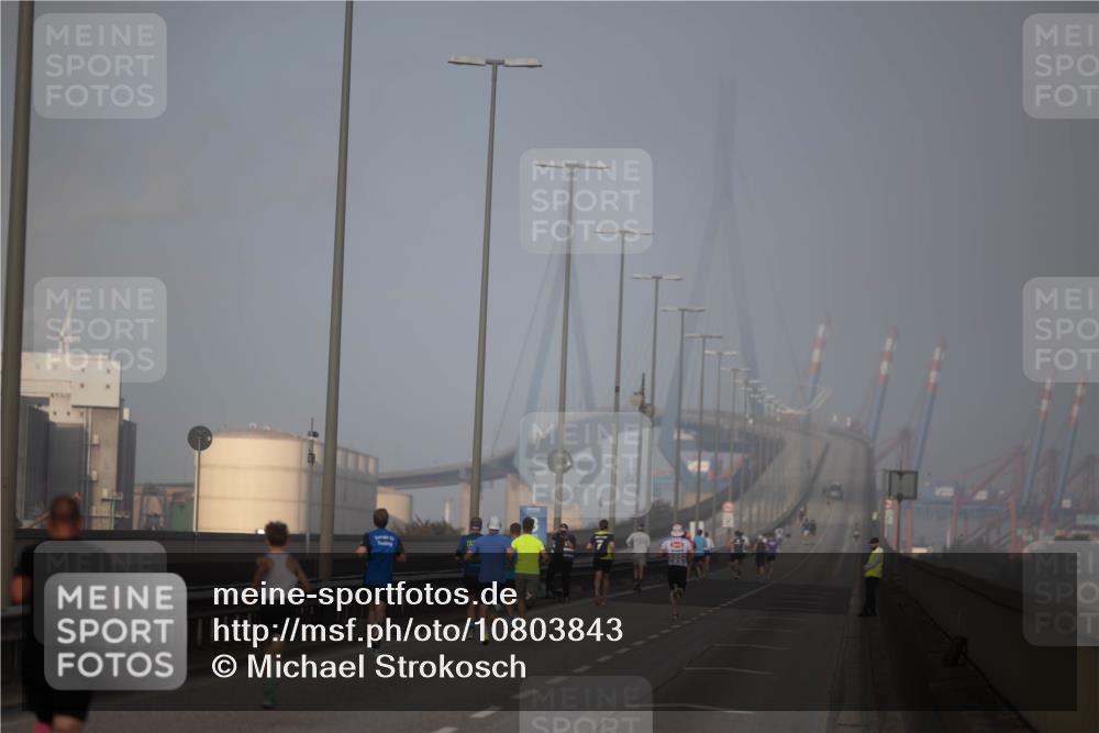 03.10.2026 - Köhlbrandbrückenlauf Michael Strokosch http://msf.ph/oto/10803843 03.10.2026 09:12:50 Position 3  meine-sportfotos.de