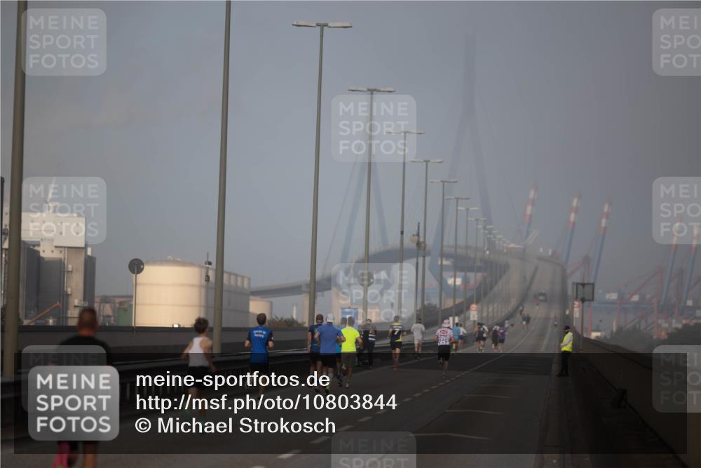 03.10.2026 - Köhlbrandbrückenlauf Michael Strokosch http://msf.ph/oto/10803844 03.10.2026 09:12:50 Position 3  meine-sportfotos.de