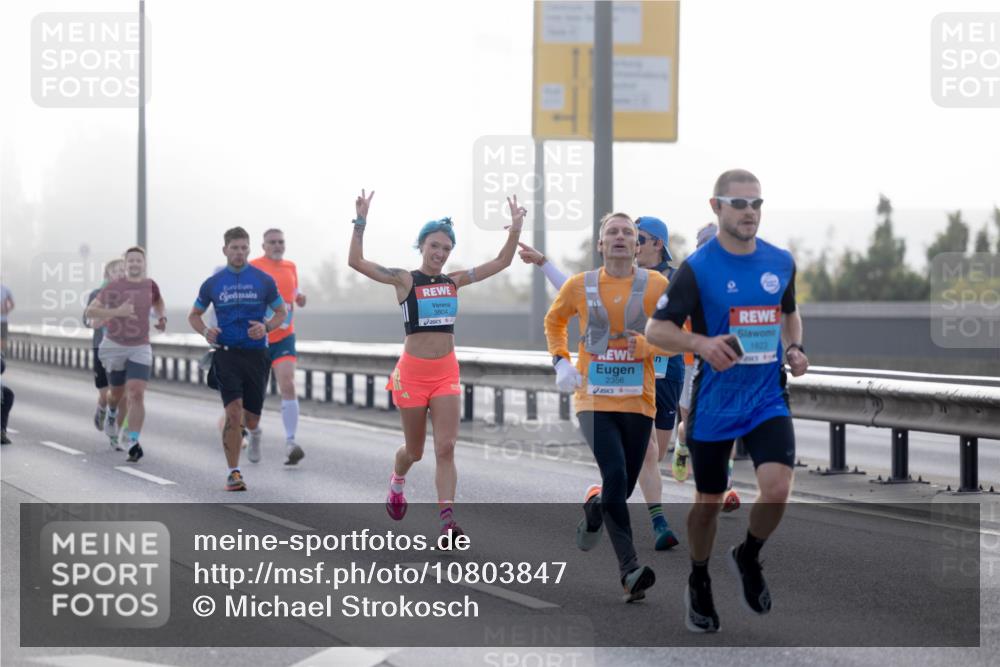 03.10.2026 - Köhlbrandbrückenlauf Michael Strokosch http://msf.ph/oto/10803847 03.10.2026 09:13:18 Position 3 3804, 2356, 1823 meine-sportfotos.de
