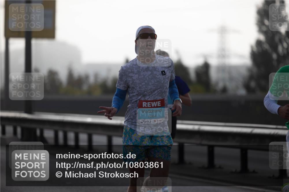03.10.2026 - Köhlbrandbrückenlauf Michael Strokosch http://msf.ph/oto/10803861 03.10.2026 09:13:25 Position 3 1064 meine-sportfotos.de