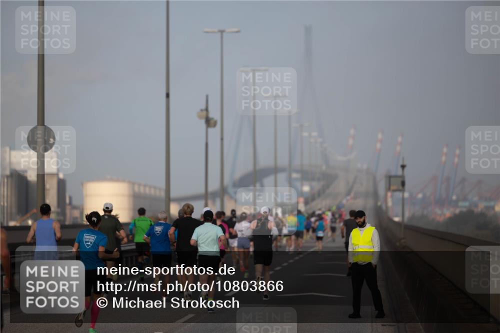 03.10.2026 - Köhlbrandbrückenlauf Michael Strokosch http://msf.ph/oto/10803866 03.10.2026 09:14:33 Position 3  meine-sportfotos.de