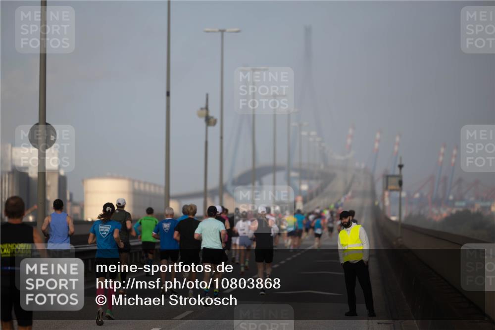 03.10.2026 - Köhlbrandbrückenlauf Michael Strokosch http://msf.ph/oto/10803868 03.10.2026 09:14:33 Position 3  meine-sportfotos.de