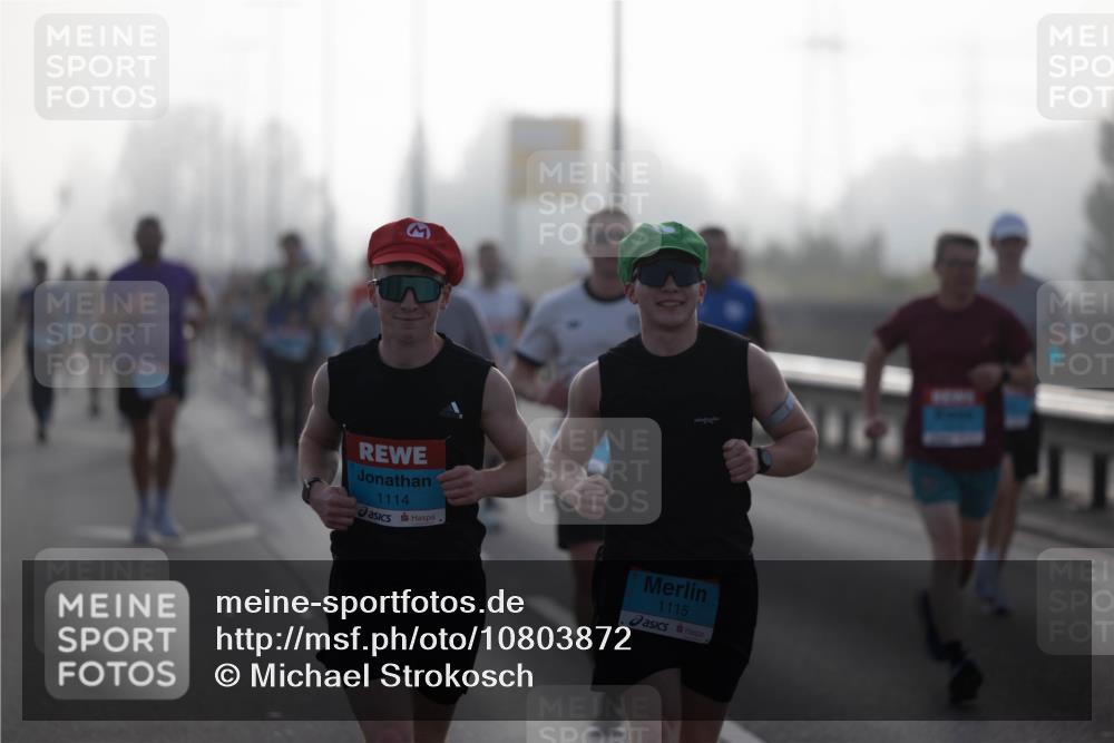03.10.2026 - Köhlbrandbrückenlauf Michael Strokosch http://msf.ph/oto/10803872 03.10.2026 09:14:49 Position 3 1114, 1115 meine-sportfotos.de