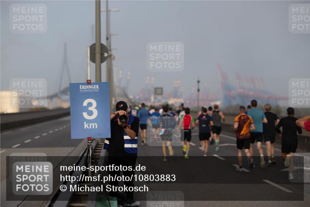 03.10.2026 - Köhlbrandbrückenlauf Michael Strokosch http://msf.ph/oto/10803883 03.10.2026 09:15:19 Position 3 3 meine-sportfotos.de