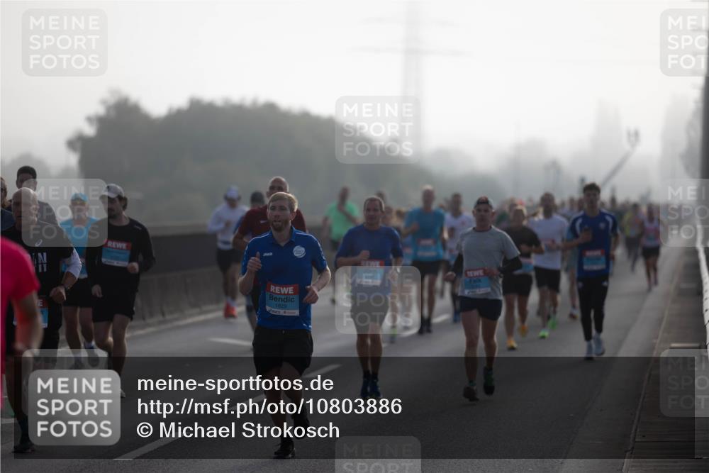 03.10.2026 - Köhlbrandbrückenlauf Michael Strokosch http://msf.ph/oto/10803886 03.10.2026 09:15:39 Position 3 1829 meine-sportfotos.de