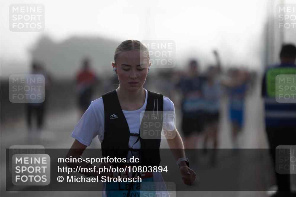 03.10.2026 - Köhlbrandbrückenlauf Michael Strokosch http://msf.ph/oto/10803894 03.10.2026 09:16:23 Position 3 2800 meine-sportfotos.de