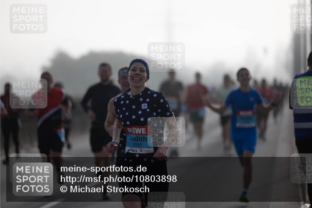 03.10.2026 - Köhlbrandbrückenlauf Michael Strokosch http://msf.ph/oto/10803898 03.10.2026 09:16:26 Position 3 2262 meine-sportfotos.de