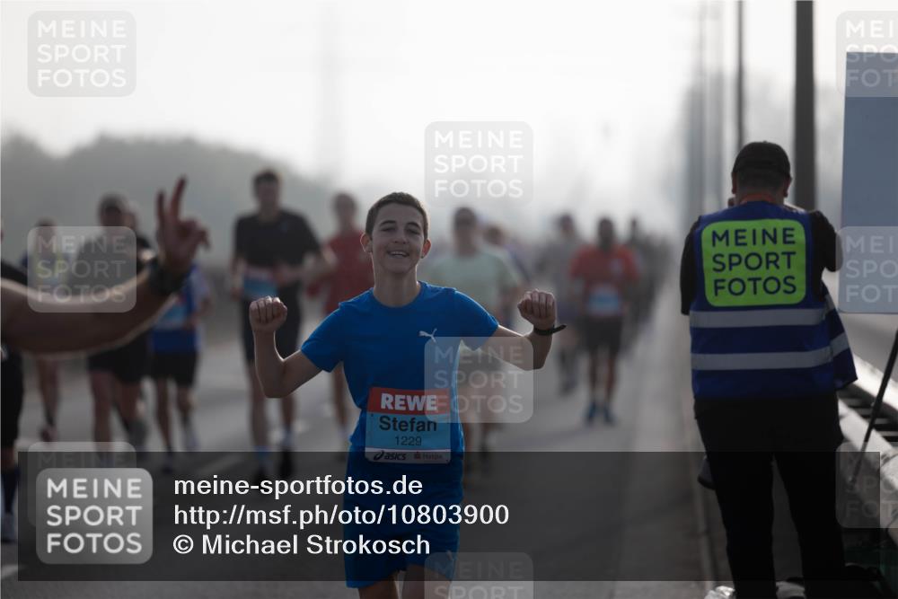 03.10.2026 - Köhlbrandbrückenlauf Michael Strokosch http://msf.ph/oto/10803900 03.10.2026 09:16:28 Position 3 1229 meine-sportfotos.de