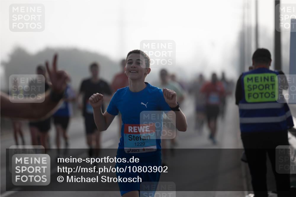 03.10.2026 - Köhlbrandbrückenlauf Michael Strokosch http://msf.ph/oto/10803902 03.10.2026 09:16:28 Position 3 1229 meine-sportfotos.de