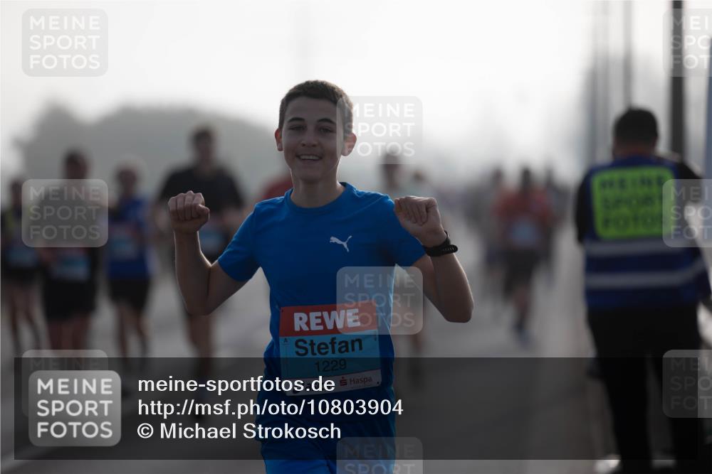 03.10.2026 - Köhlbrandbrückenlauf Michael Strokosch http://msf.ph/oto/10803904 03.10.2026 09:16:29 Position 3 1229 meine-sportfotos.de