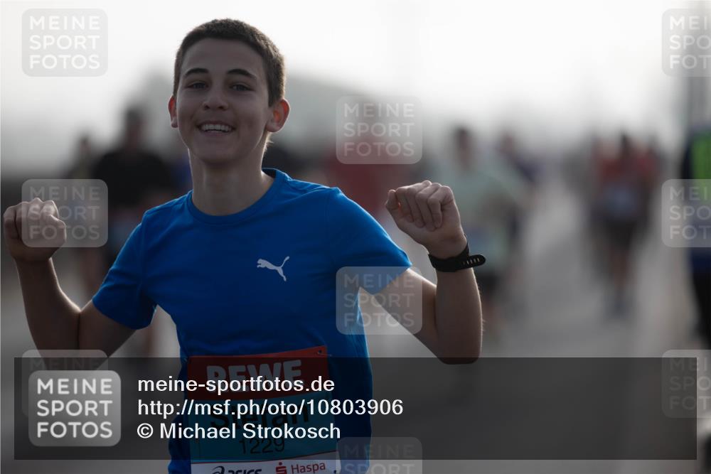 03.10.2026 - Köhlbrandbrückenlauf Michael Strokosch http://msf.ph/oto/10803906 03.10.2026 09:16:30 Position 3 1229, 11111 meine-sportfotos.de
