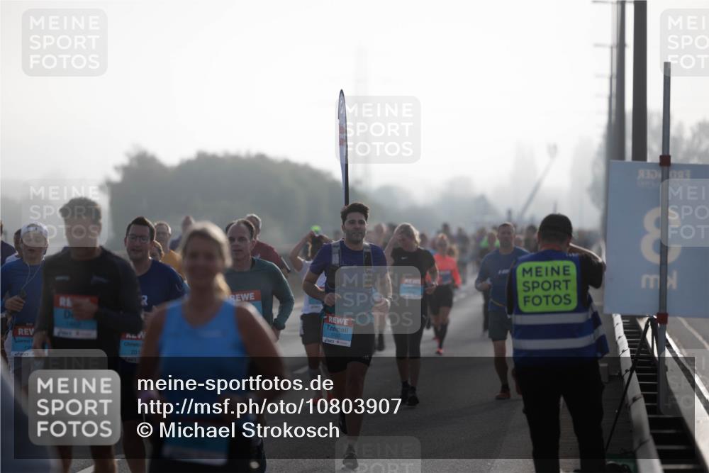 03.10.2026 - Köhlbrandbrückenlauf Michael Strokosch http://msf.ph/oto/10803907 03.10.2026 09:18:32 Position 3 1, 195, 201, 3700 meine-sportfotos.de