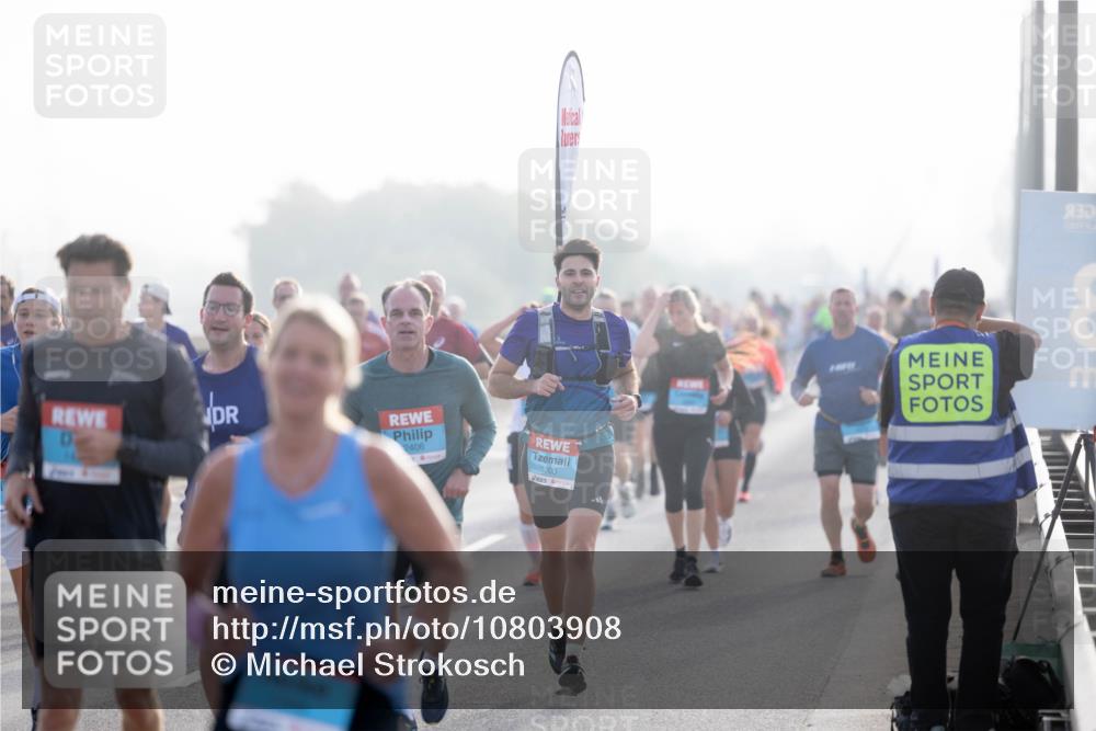 03.10.2026 - Köhlbrandbrückenlauf Michael Strokosch http://msf.ph/oto/10803908 03.10.2026 09:18:33 Position 3 2406, 3700 meine-sportfotos.de