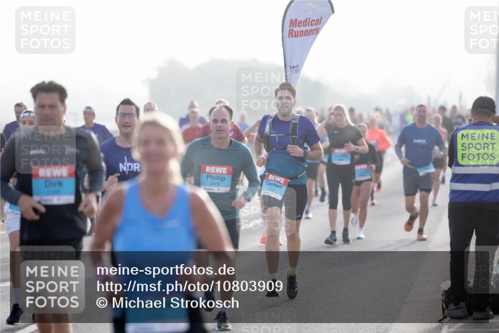 03.10.2026 - Köhlbrandbrückenlauf Michael Strokosch http://msf.ph/oto/10803909 03.10.2026 09:18:33 Position 3 2406, 3700 meine-sportfotos.de