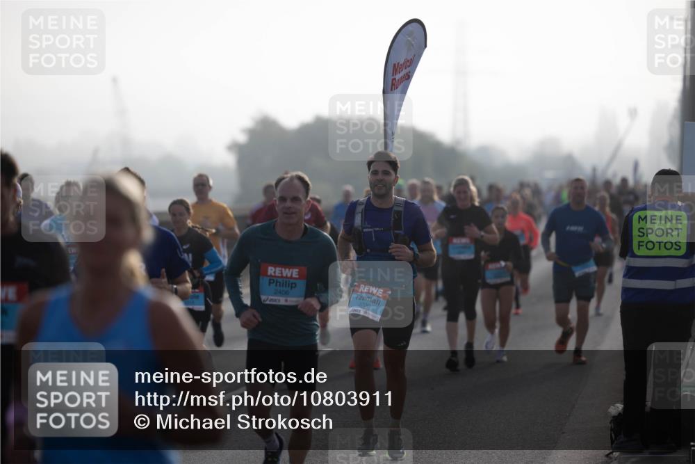03.10.2026 - Köhlbrandbrückenlauf Michael Strokosch http://msf.ph/oto/10803911 03.10.2026 09:18:34 Position 3 2406, 3700 meine-sportfotos.de