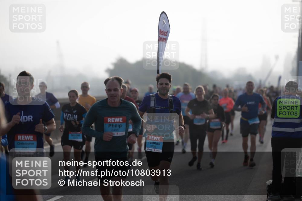 03.10.2026 - Köhlbrandbrückenlauf Michael Strokosch http://msf.ph/oto/10803913 03.10.2026 09:18:34 Position 3 2019, 2406, 3700 meine-sportfotos.de