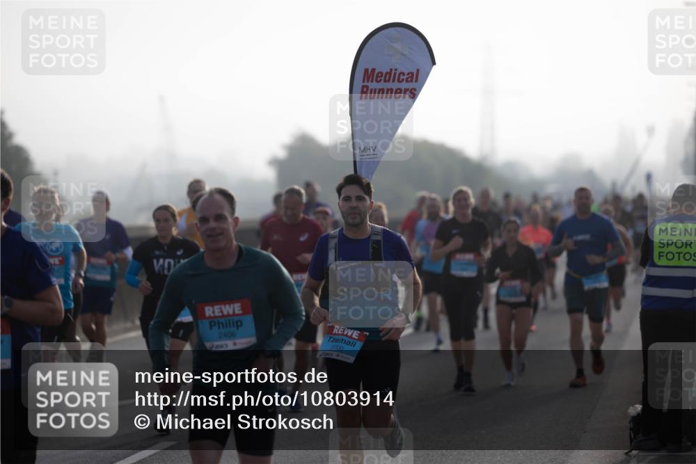 03.10.2026 - Köhlbrandbrückenlauf Michael Strokosch http://msf.ph/oto/10803914 03.10.2026 09:18:35 Position 3 2406, 3700 meine-sportfotos.de