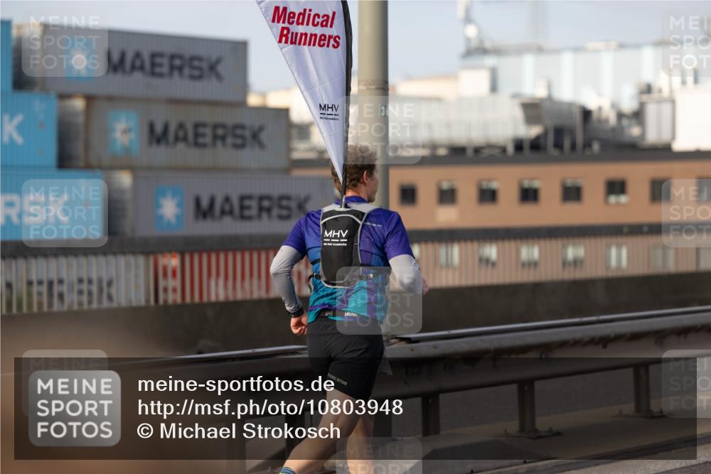 03.10.2026 - Köhlbrandbrückenlauf Michael Strokosch http://msf.ph/oto/10803948 03.10.2026 09:19:19 Position 3 111 meine-sportfotos.de