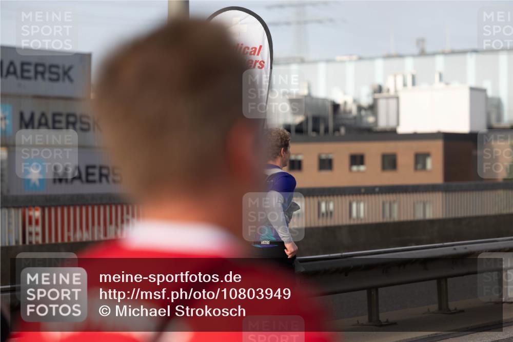 03.10.2026 - Köhlbrandbrückenlauf Michael Strokosch http://msf.ph/oto/10803949 03.10.2026 09:19:19 Position 3  meine-sportfotos.de