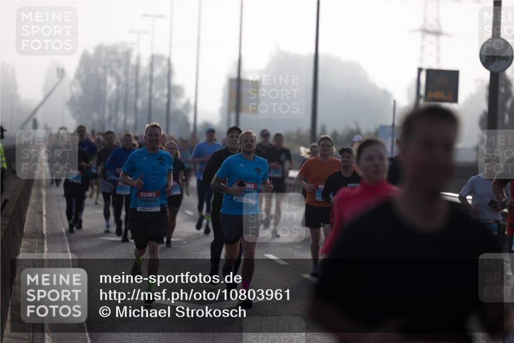 03.10.2026 - Köhlbrandbrückenlauf Michael Strokosch http://msf.ph/oto/10803961 03.10.2026 09:20:21 Position 3 1593 meine-sportfotos.de