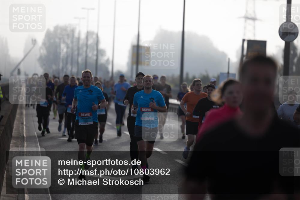 03.10.2026 - Köhlbrandbrückenlauf Michael Strokosch http://msf.ph/oto/10803962 03.10.2026 09:20:21 Position 3 1593, 1594 meine-sportfotos.de