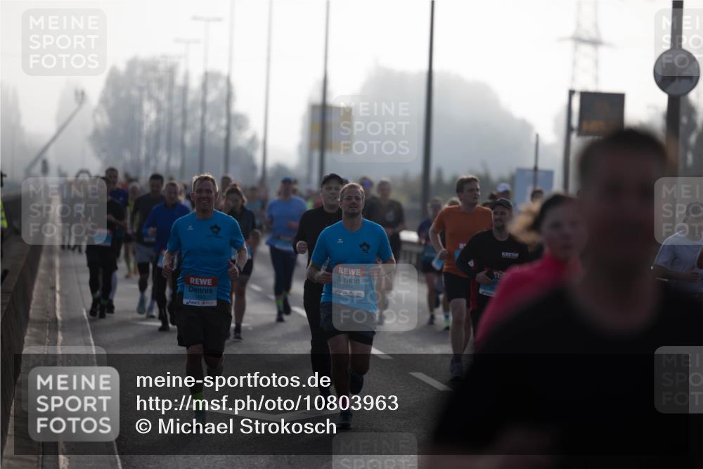 03.10.2026 - Köhlbrandbrückenlauf Michael Strokosch http://msf.ph/oto/10803963 03.10.2026 09:20:21 Position 3 1593, 1594 meine-sportfotos.de