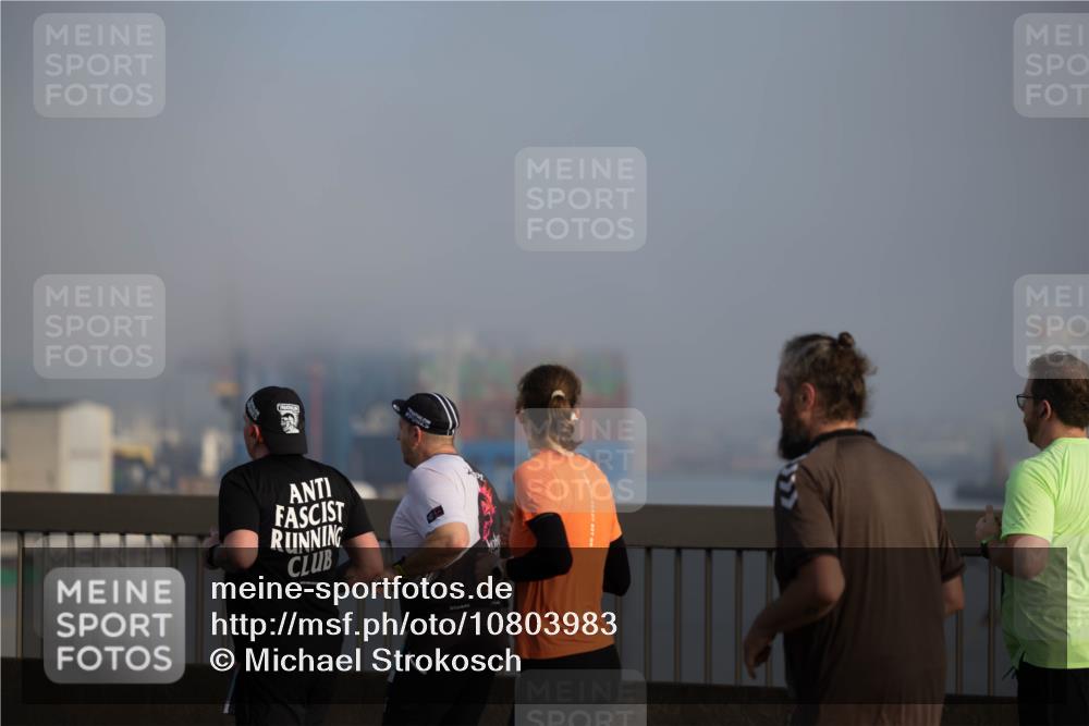 03.10.2026 - Köhlbrandbrückenlauf Michael Strokosch http://msf.ph/oto/10803983 03.10.2026 09:22:22 Position 3  meine-sportfotos.de