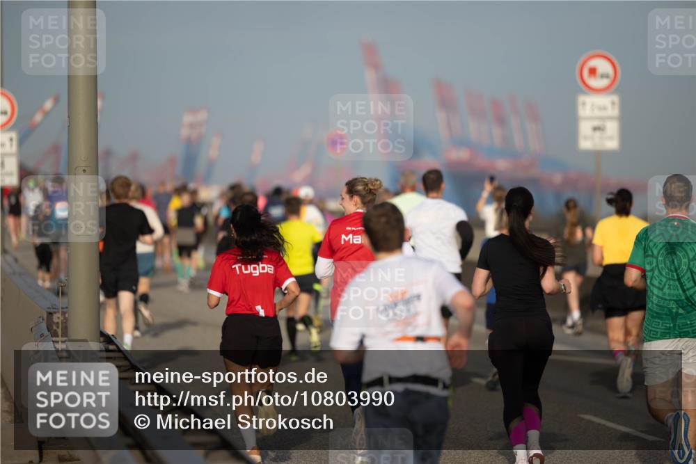 03.10.2026 - Köhlbrandbrückenlauf Michael Strokosch http://msf.ph/oto/10803990 03.10.2026 09:22:54 Position 3 1 meine-sportfotos.de