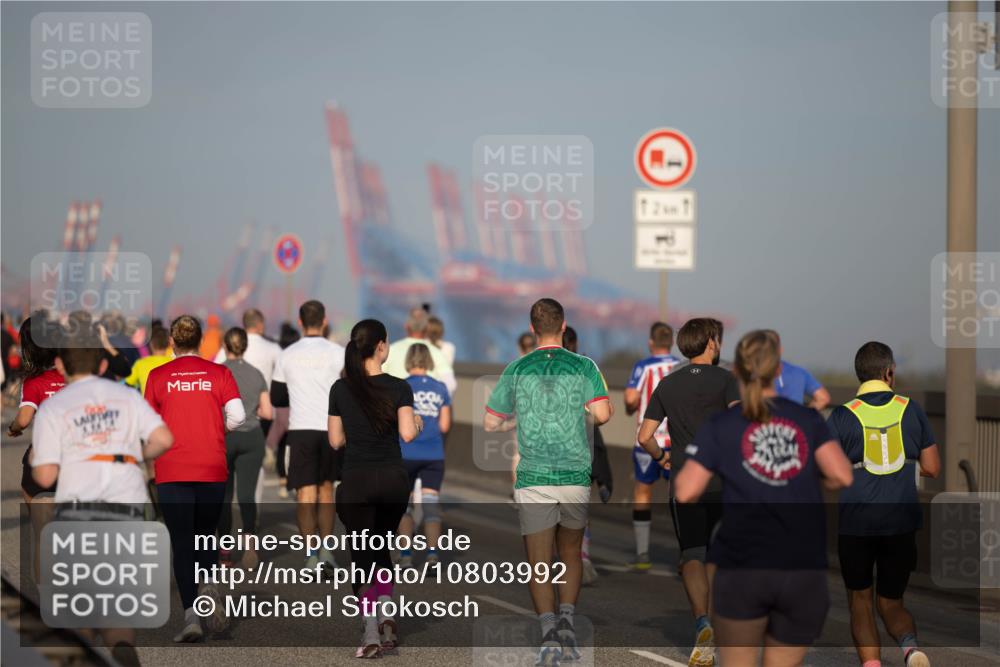 03.10.2026 - Köhlbrandbrückenlauf Michael Strokosch http://msf.ph/oto/10803992 03.10.2026 09:22:56 Position 3  meine-sportfotos.de