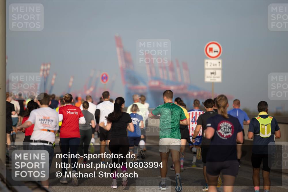 03.10.2026 - Köhlbrandbrückenlauf Michael Strokosch http://msf.ph/oto/10803994 03.10.2026 09:22:56 Position 3 12, 1 meine-sportfotos.de