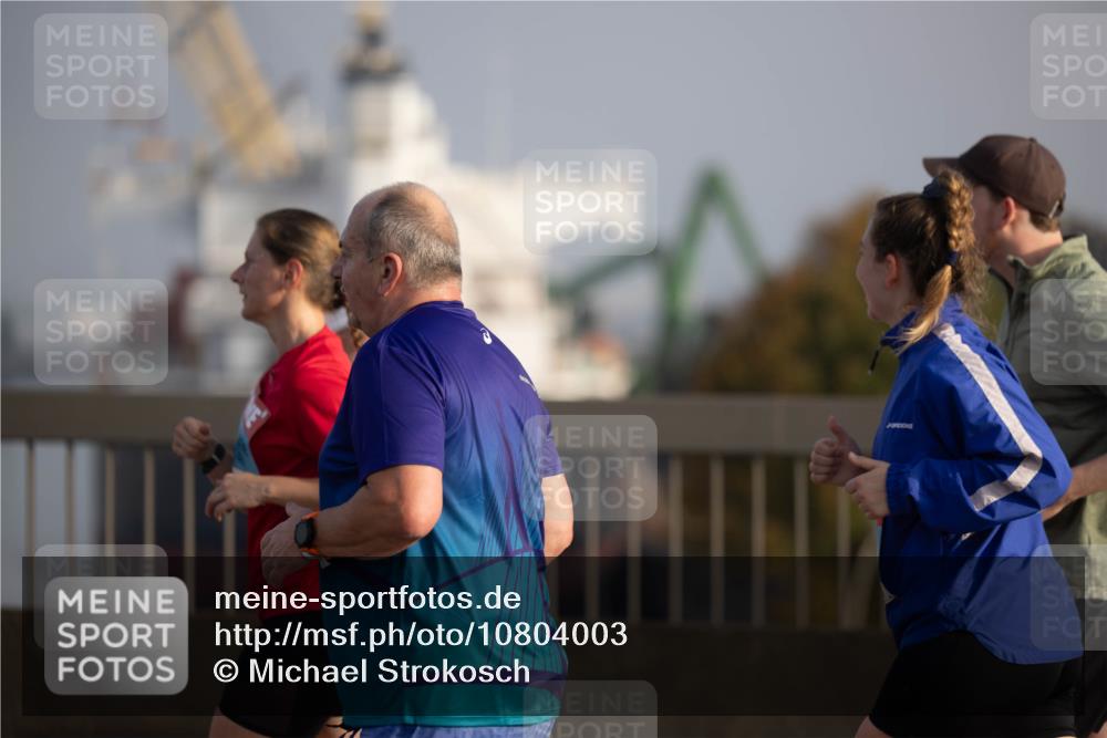 03.10.2026 - Köhlbrandbrückenlauf Michael Strokosch http://msf.ph/oto/10804003 03.10.2026 09:23:31 Position 3  meine-sportfotos.de