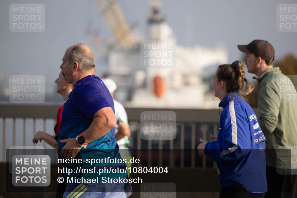 03.10.2026 - Köhlbrandbrückenlauf Michael Strokosch http://msf.ph/oto/10804004 03.10.2026 09:23:31 Position 3  meine-sportfotos.de