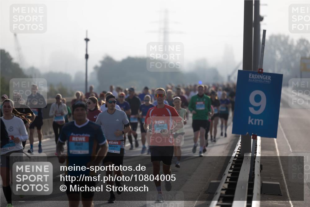 03.10.2026 - Köhlbrandbrückenlauf Michael Strokosch http://msf.ph/oto/10804005 03.10.2026 09:23:57 Position 3 3164, 2781, 2971, 9 meine-sportfotos.de