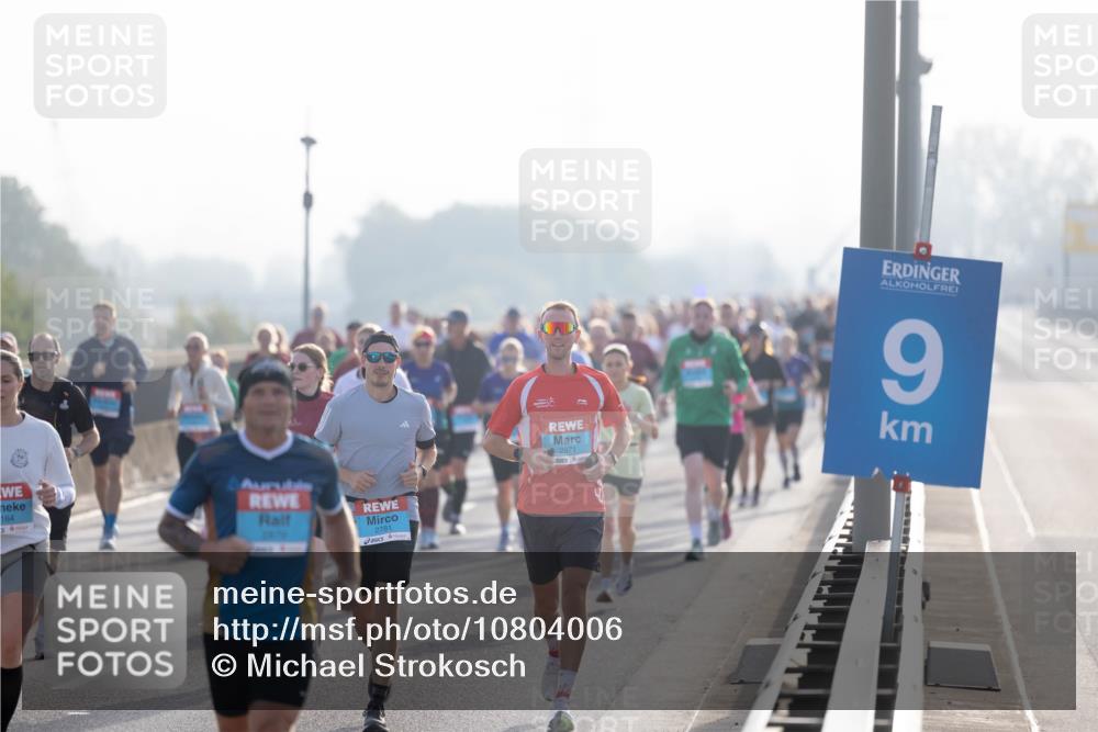 03.10.2026 - Köhlbrandbrückenlauf Michael Strokosch http://msf.ph/oto/10804006 03.10.2026 09:23:57 Position 3 164, 2781, 2971, 9 meine-sportfotos.de