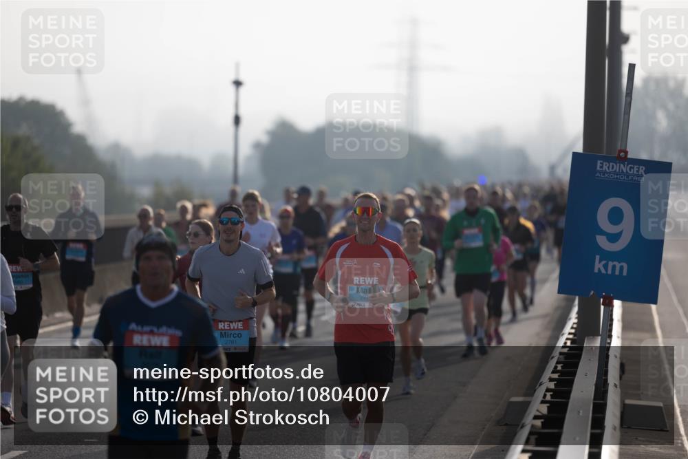 03.10.2026 - Köhlbrandbrückenlauf Michael Strokosch http://msf.ph/oto/10804007 03.10.2026 09:23:58 Position 3 2781, 297, 9 meine-sportfotos.de