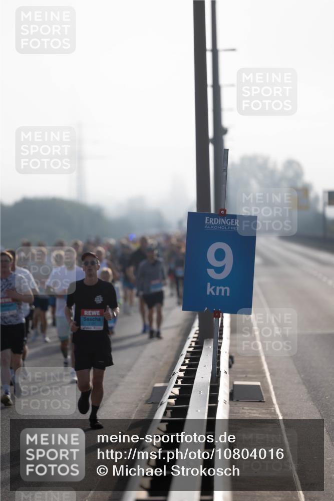 03.10.2026 - Köhlbrandbrückenlauf Michael Strokosch http://msf.ph/oto/10804016 03.10.2026 09:24:14 Position 3 9 meine-sportfotos.de