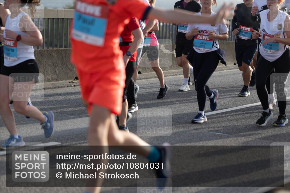 03.10.2026 - Köhlbrandbrückenlauf Michael Strokosch http://msf.ph/oto/10804031 03.10.2026 09:25:30 Position 3 1401, 3722, 3047, 3726 meine-sportfotos.de